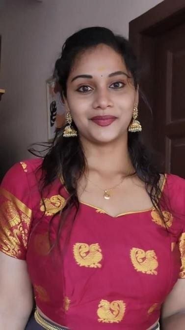 Kakinada myself Divya genuine college girl housewife aunty available