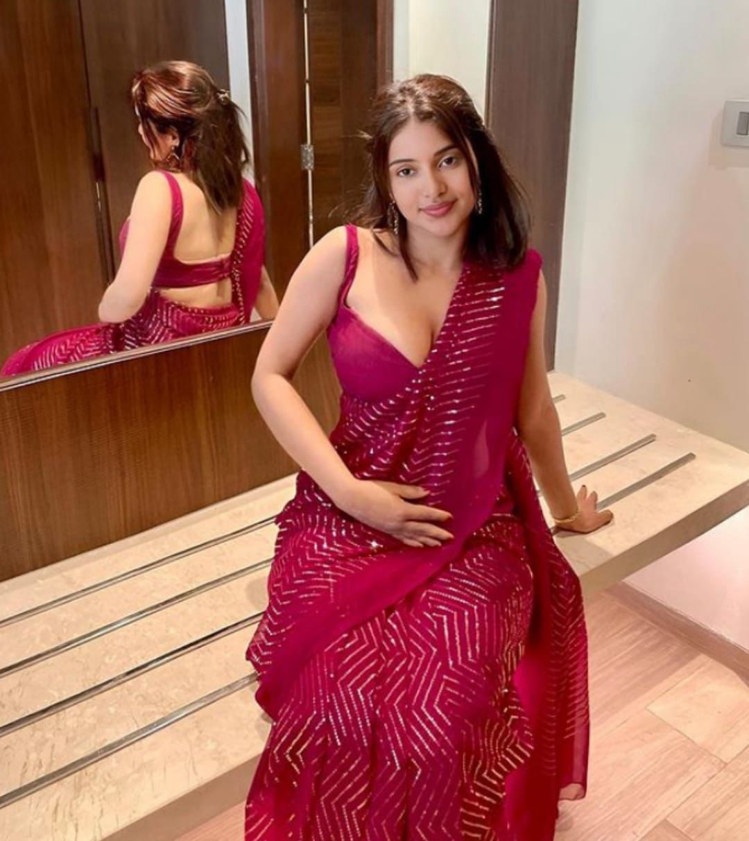 Gwalior)best high profile girls available in low price safe and secu
